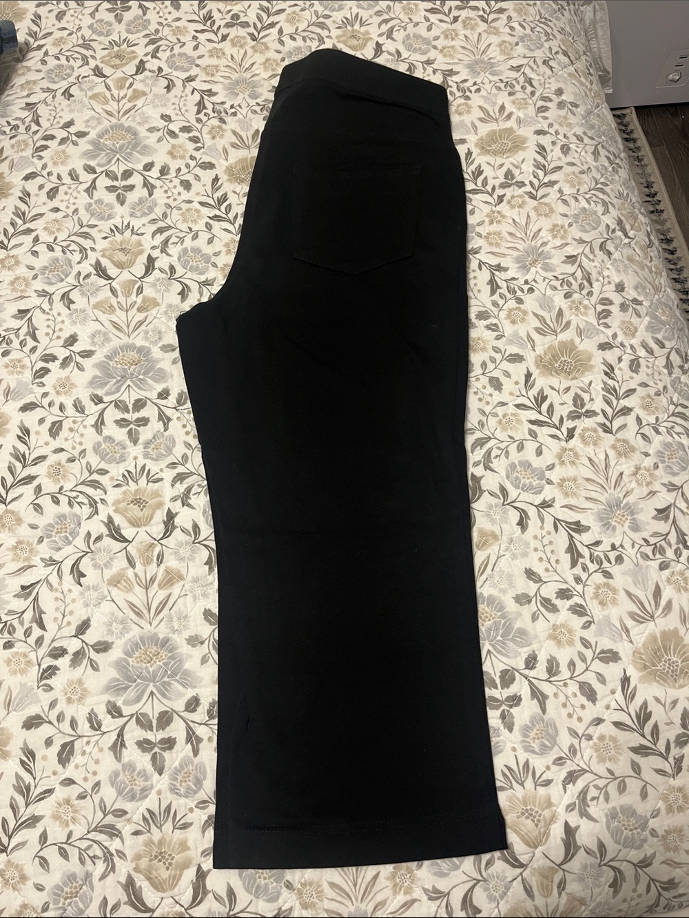 Peter Nygard Black Straight-Leg Women's Dressy Casual Capris